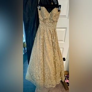 Ellie Wilde Prom/pageant dress Gold Gown SZ 00